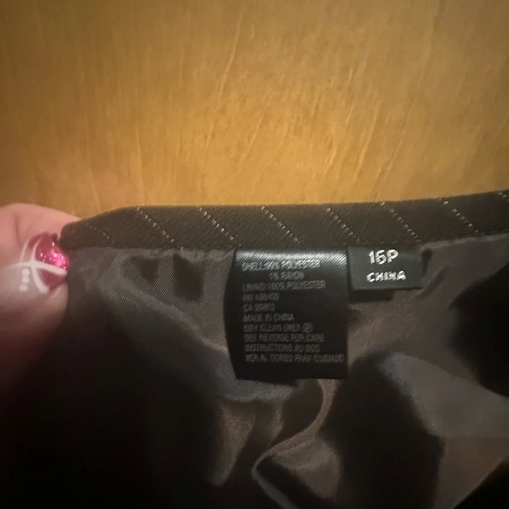 Tahari Elegant Brown Pinstripe Blazer and Skirt Set 16P - Picture 6 of 16